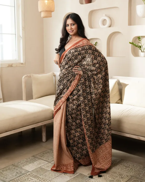 Black_Cotton_Dual_Print_Mul_Saree_For_Women
